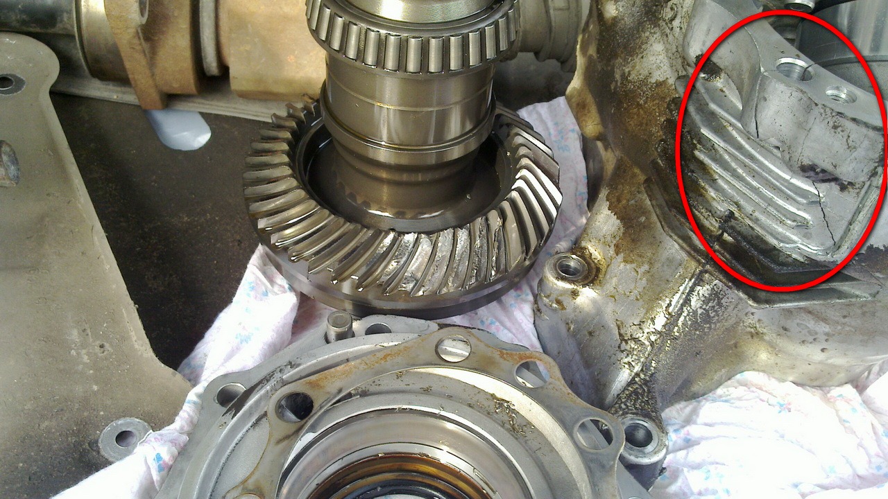 Тріщина корпусу роздатки Nissan Murano