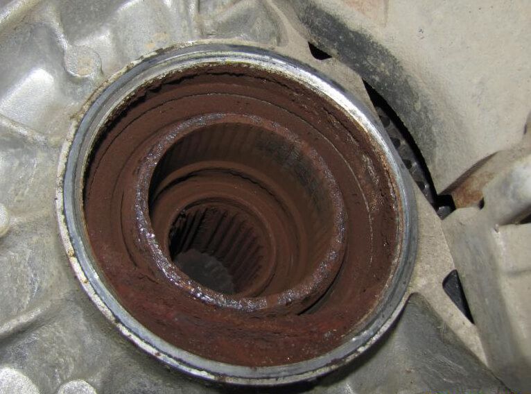 Srezannye shlicy korpusa differenciala AKPP Kia Sorento